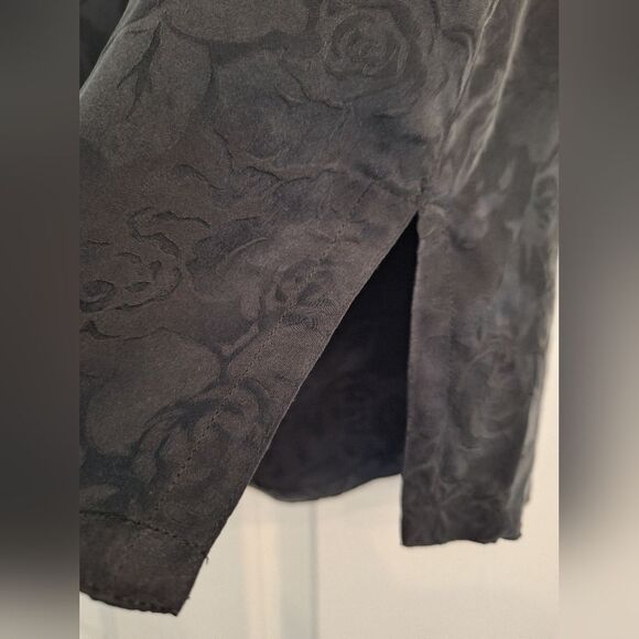 Silx‎ black floral silk top size 1x vintage - Picture 2 of 10